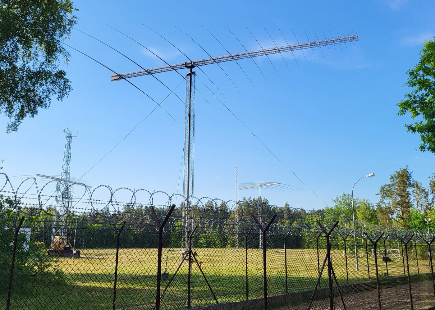 En riktantenn mot himlen
